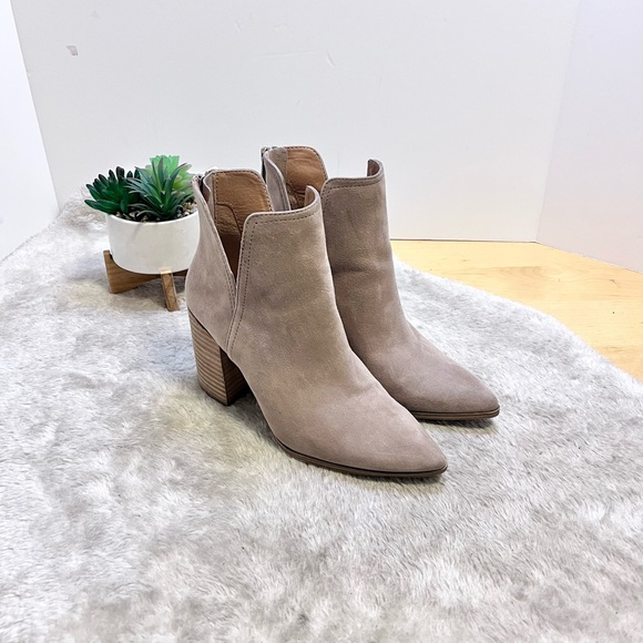 Steve Madden Darryn Taupe Suede Pointed 